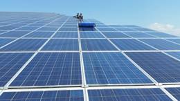Mentenanță și spălare panouri fotovoltaice